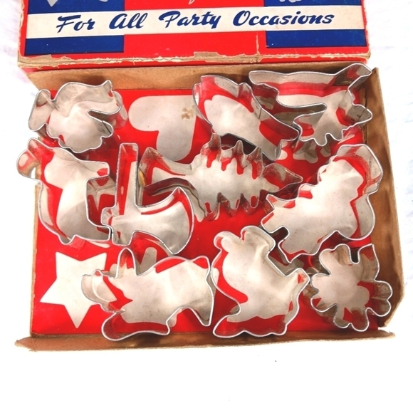 Vintage Metal Cookie Cutters Box Set Lot Christmas Party Occasions 1940s Retro - Picture 3 of 15